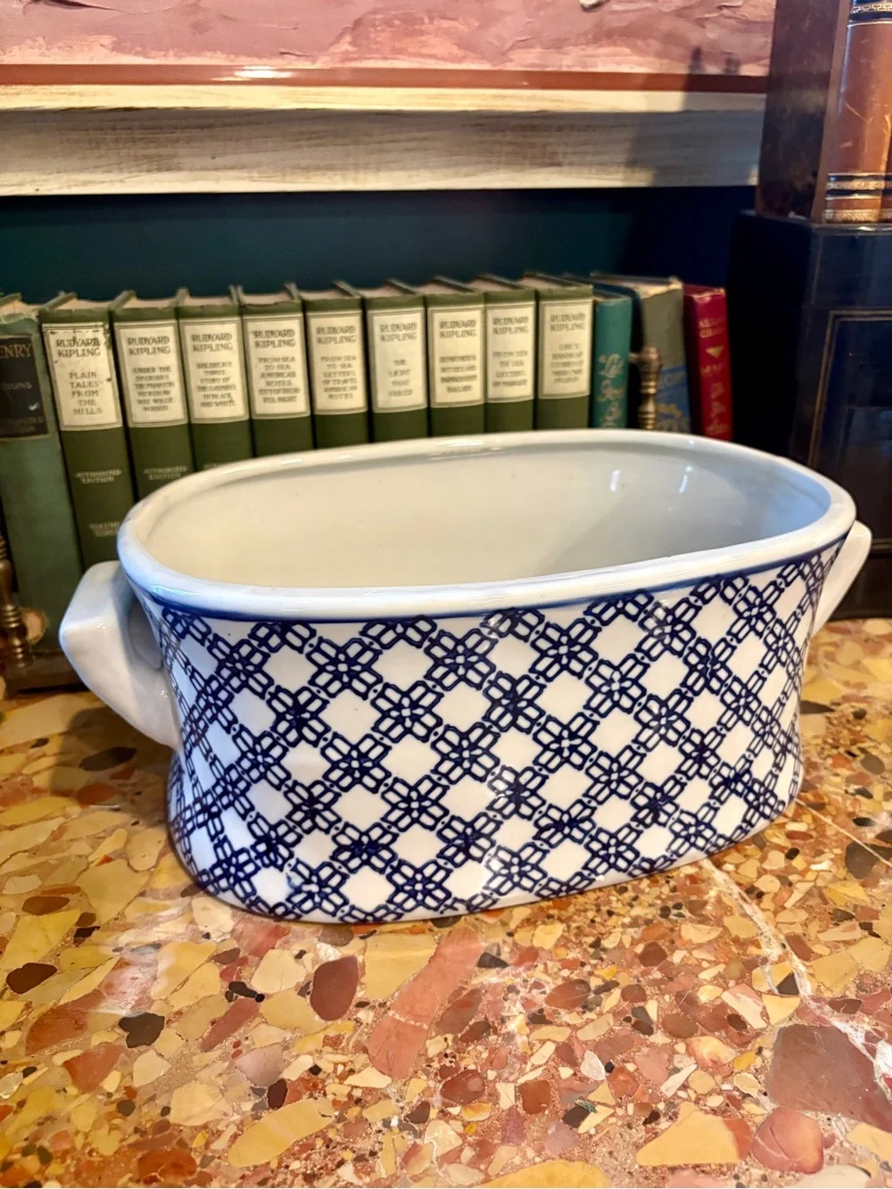 White and Blue Ceramic Footbath with Lattice Pattern (New)
